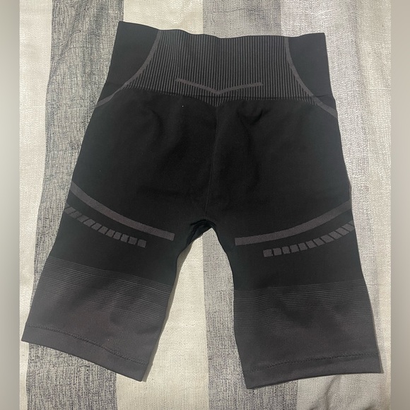 Gymshark Shorts - Picture 2 of 2